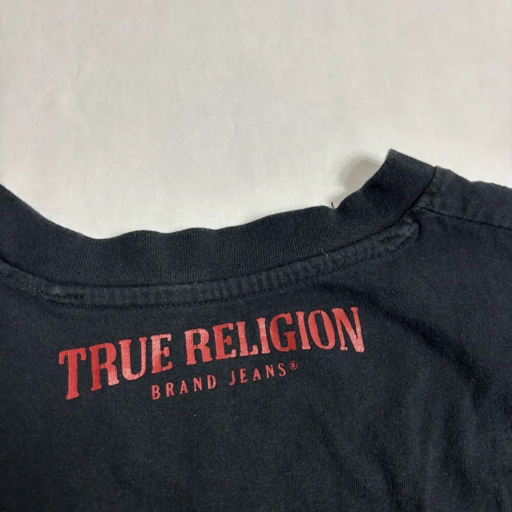 True religion black v-neck shirt